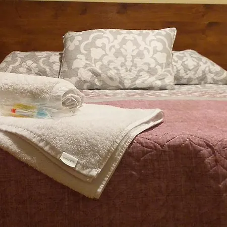 Guest house Hostel Albergue Aeropuerto De Teruel