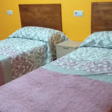 Hostel Albergue Aeropuerto De Teruel Guest house Caude